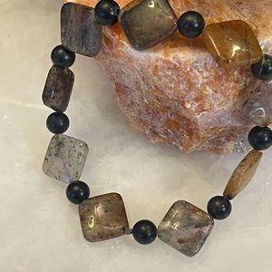 Shalynn is a Natural stone bracelet